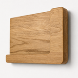 Tablet Wandhalterung aus Eiche mit Ladefunktion von NobleFrames