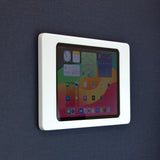 Apple iPad 11  (10.9"|2025) Tablet Wandhalterung aus Mineralwerkstoff Corian Weiss