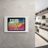 Samsung Galaxy Tab A Wandhalterung aus weißem Mineralwerkstoff an der Wand